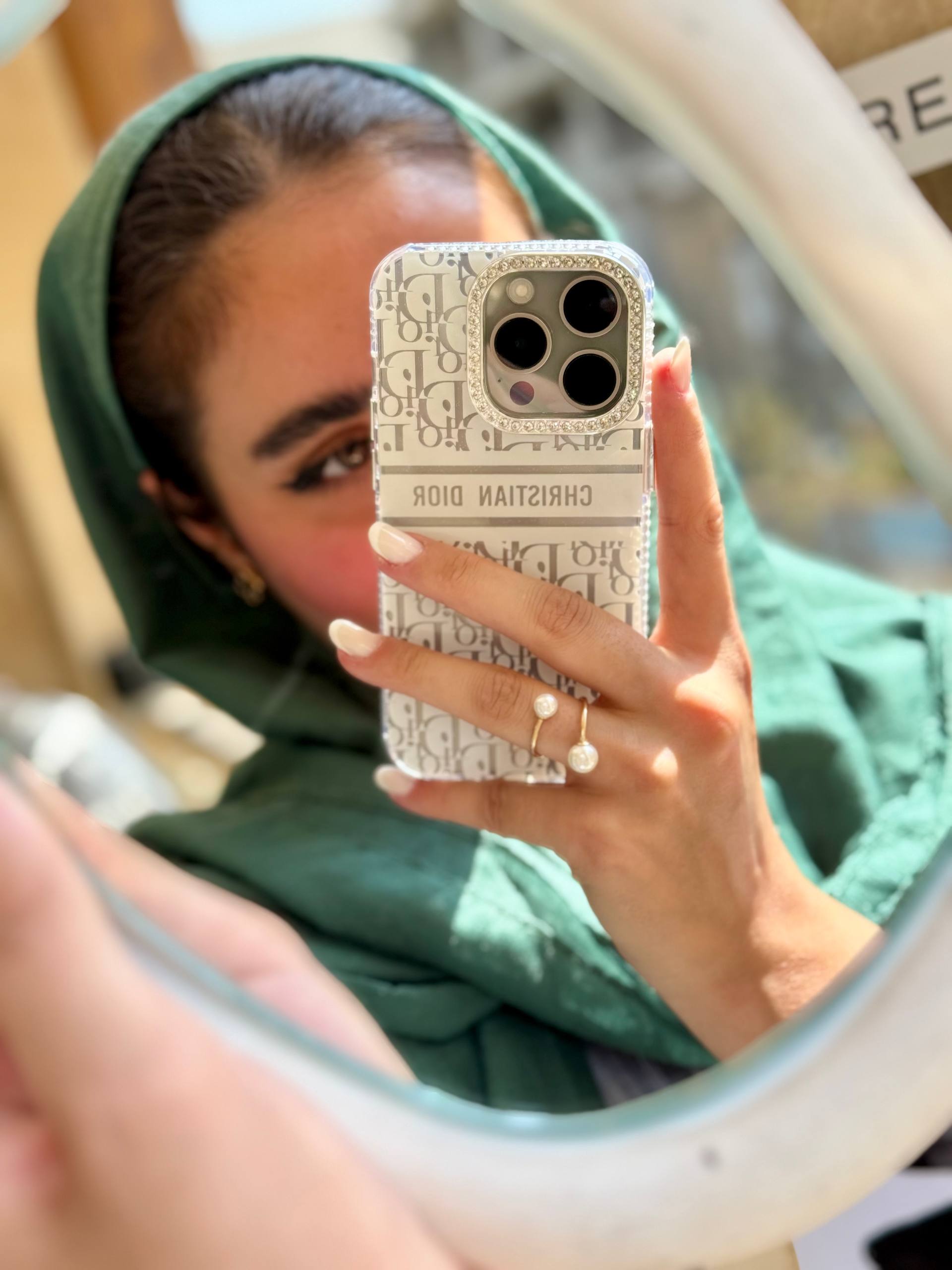 قاب White Christian Dior دور لنز نگین آیفون